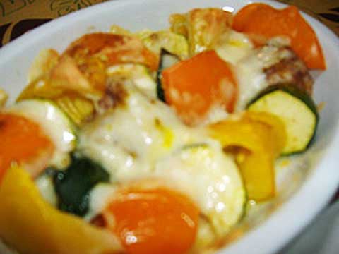 彩り野菜と鶏のチーズ焼き（2人分）【食育レシピ】